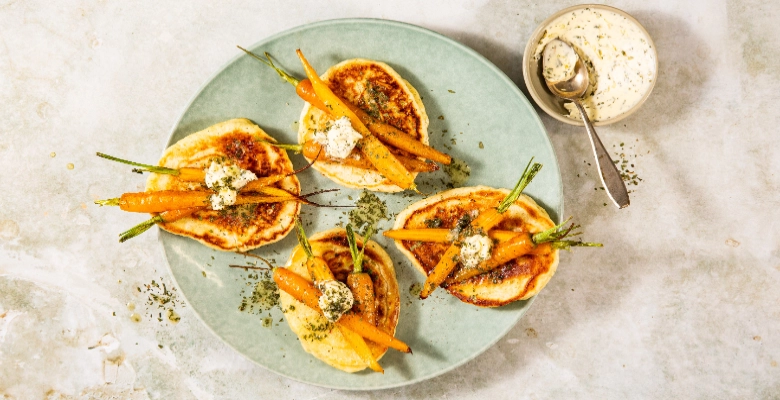 Naans bio protéinés accompagnés de carottes au four