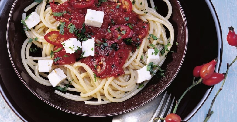 Bio-Spaghetti arrabiata mit Feta