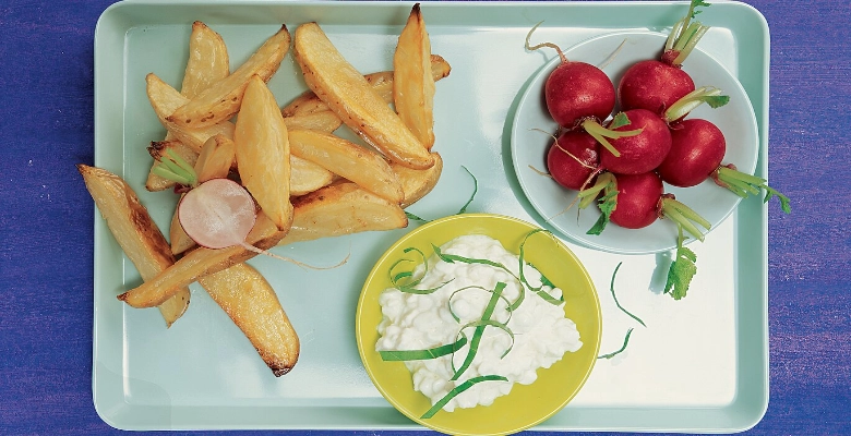 Bio-Ofenkartoffeln mit Radiesli und Bärlauch-Hüttenkäse