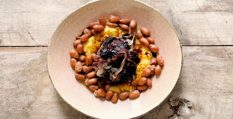 Cicorino brasato con polenta e fagioli