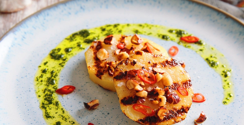 Kohlrabi mit Haselnussbutter und Peterli-Öl 