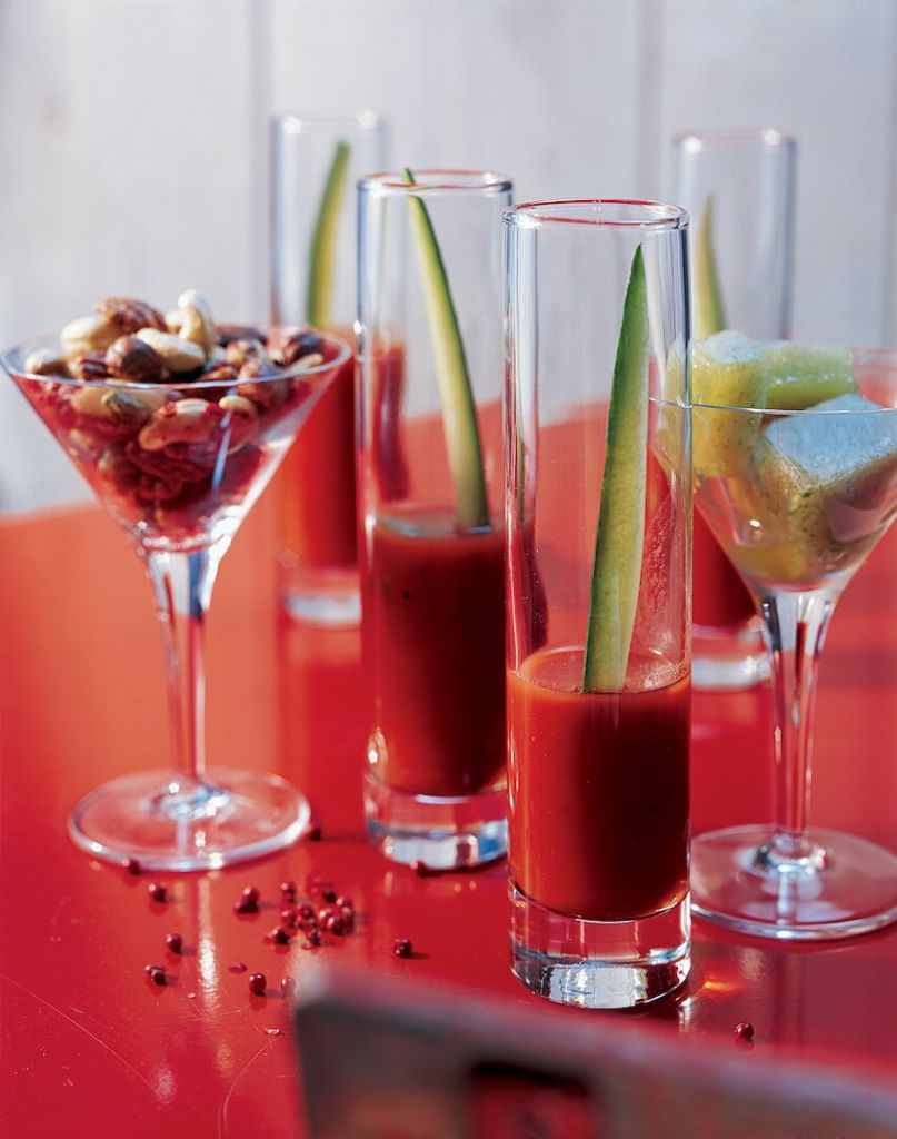 Bloody Mary glaçons au concombre et noix grillées au poivre bio Recette